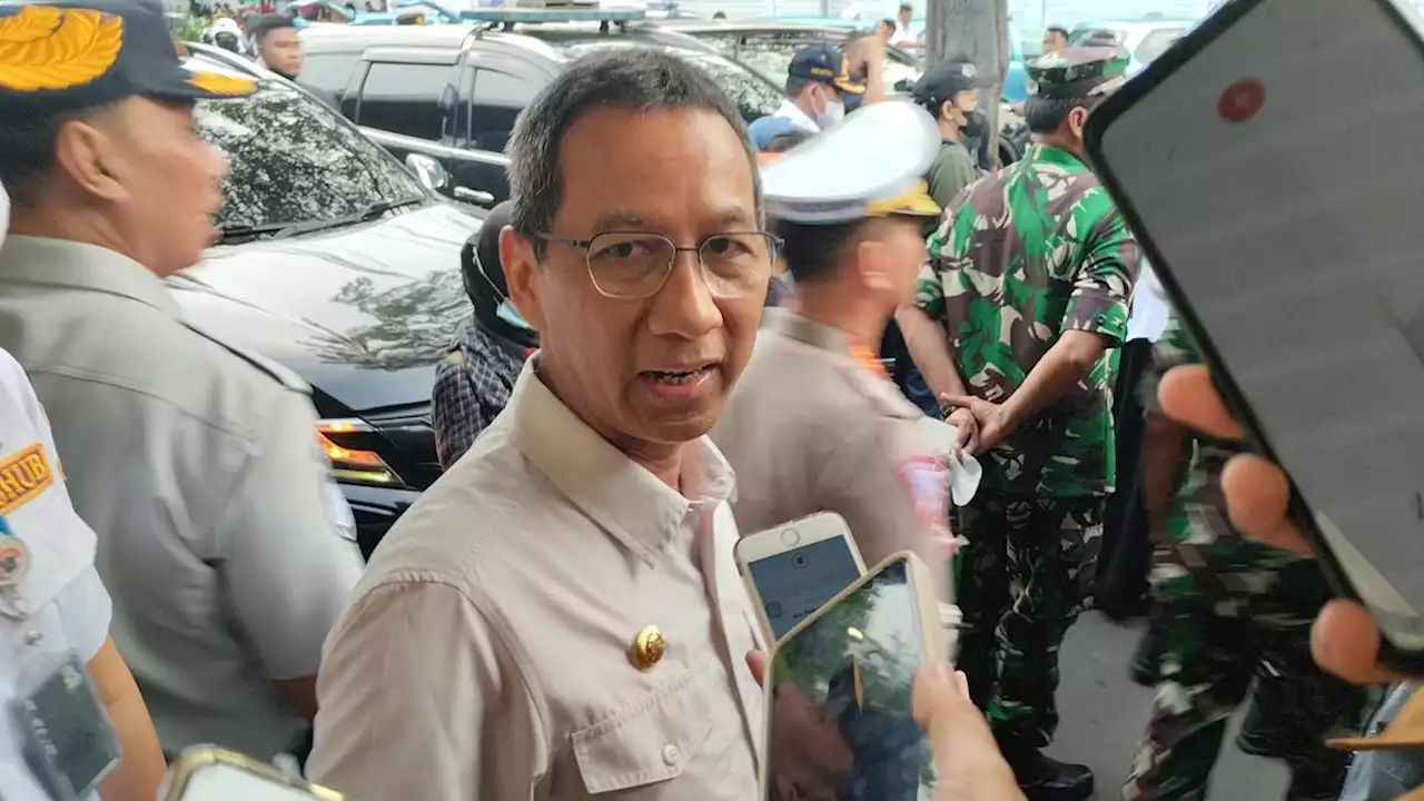 Heru Budi Tinjau Arus Mudik di Stasiun Pasar Senen, Imbau Pemudik Jaga Kesehatan