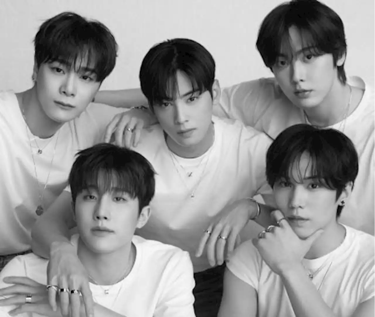 Cha Eun Woo Pulang Lebih Cepat untuk Pemakaman Moonbin Astro