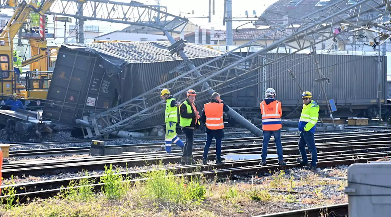 Fotogallery - Firenze, deraglia carro treno merci: ritardi dorsale nord-sud