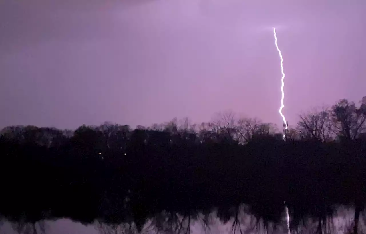 Severe Weather, Thunderstorms Threatening Chicago Area Thursday; Large Hail, Damaging Winds Possible