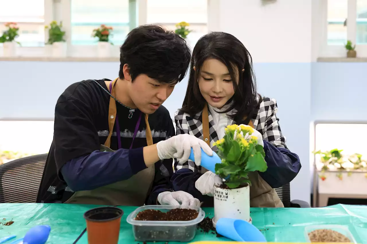 김건희 여사 사흘만에 모습... '장애예술인들 공연장 우선 마련'