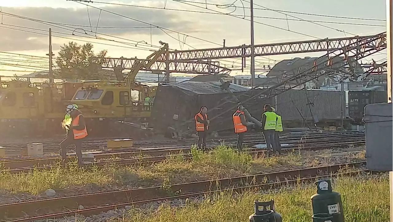 Deraglia il carro di un treno merci: ritardi e cancellazioni, Alta velocità interrotta tra Firenze e Bologna