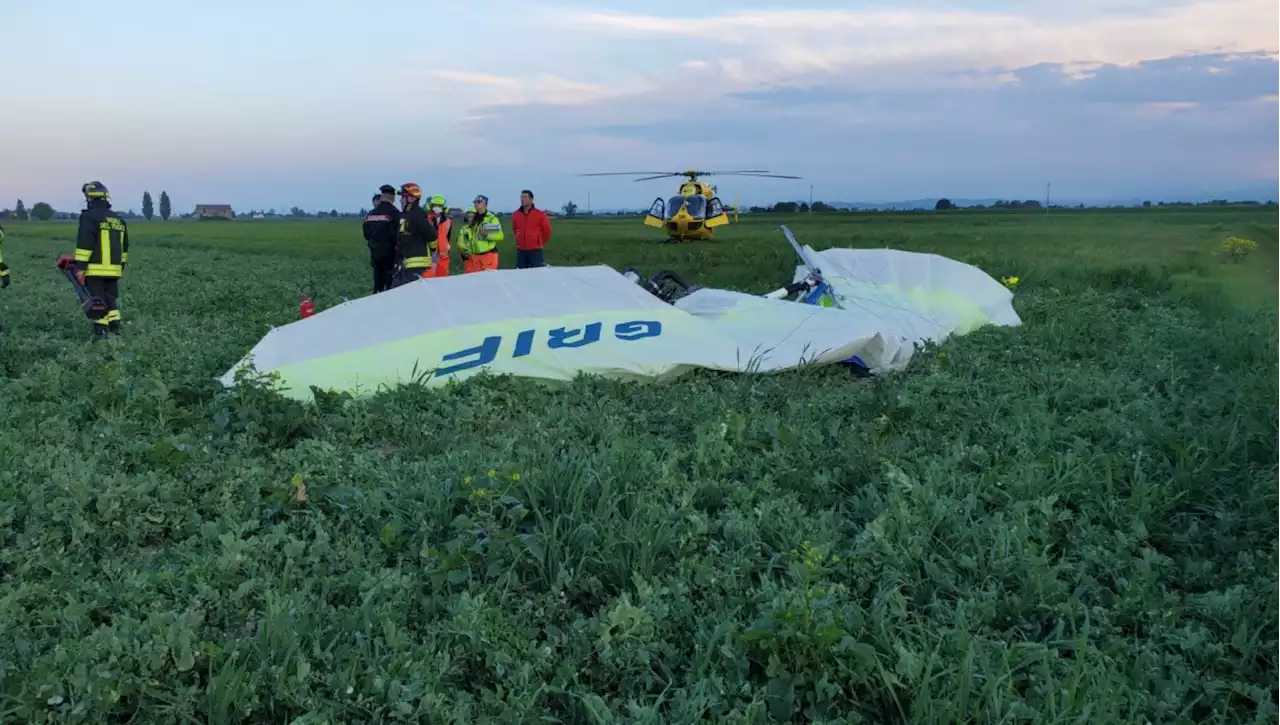 Forlì, precipita deltaplano: morti istruttore e allievo