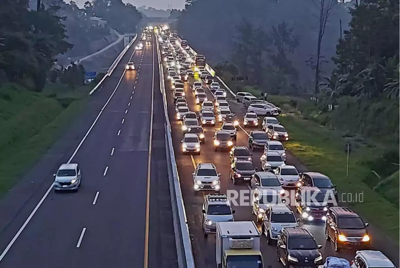 H-2 Lebaran, Tol Jakarta Semarang Perpanjang Sistem|em| One Way|/em| |Republika Online