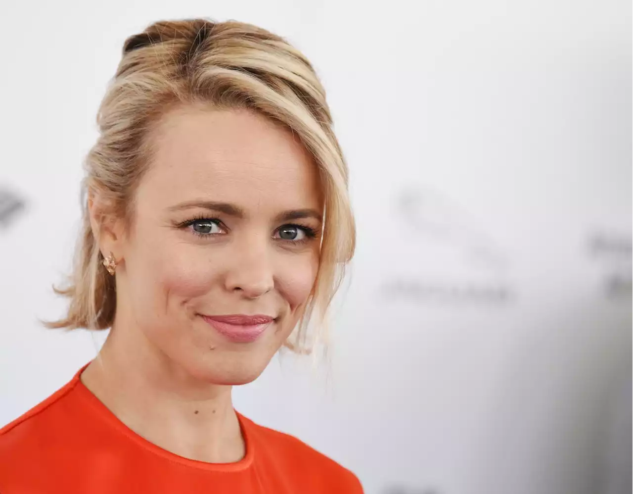 Rachel McAdams Isn’t Hiding Her Armpit Hair And Says It’s “OK” To Stop Shaving