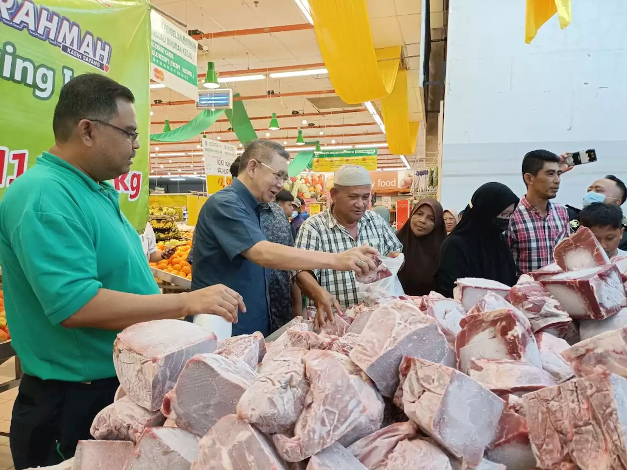 Not displaying the price of goods is an offence, Salahuddin warns businesses