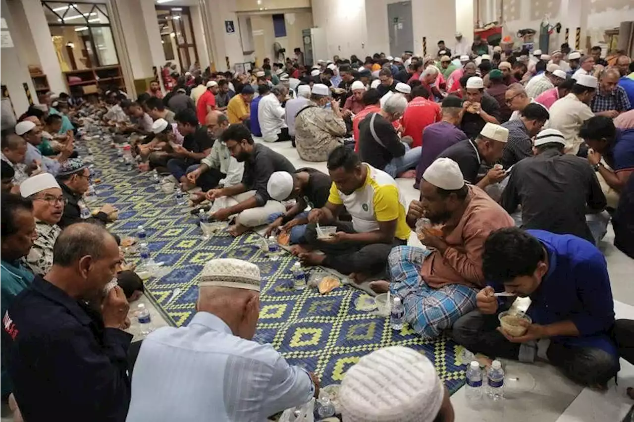 Stronger ties as more in other communities join breaking of fast, says President Halimah