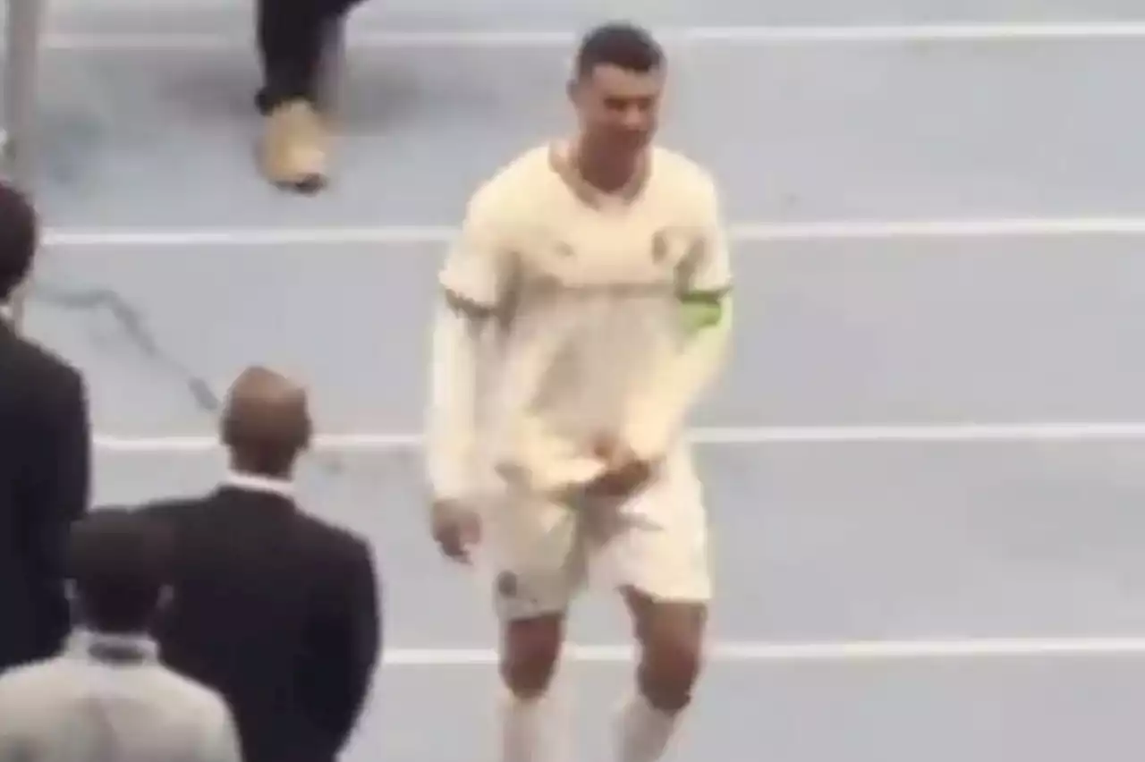 Saudi lawyer pushes for Ronaldo to be arrested and deported for 'obscene gesture'