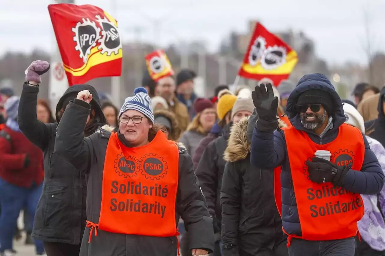 Canada public servants stage massive strike