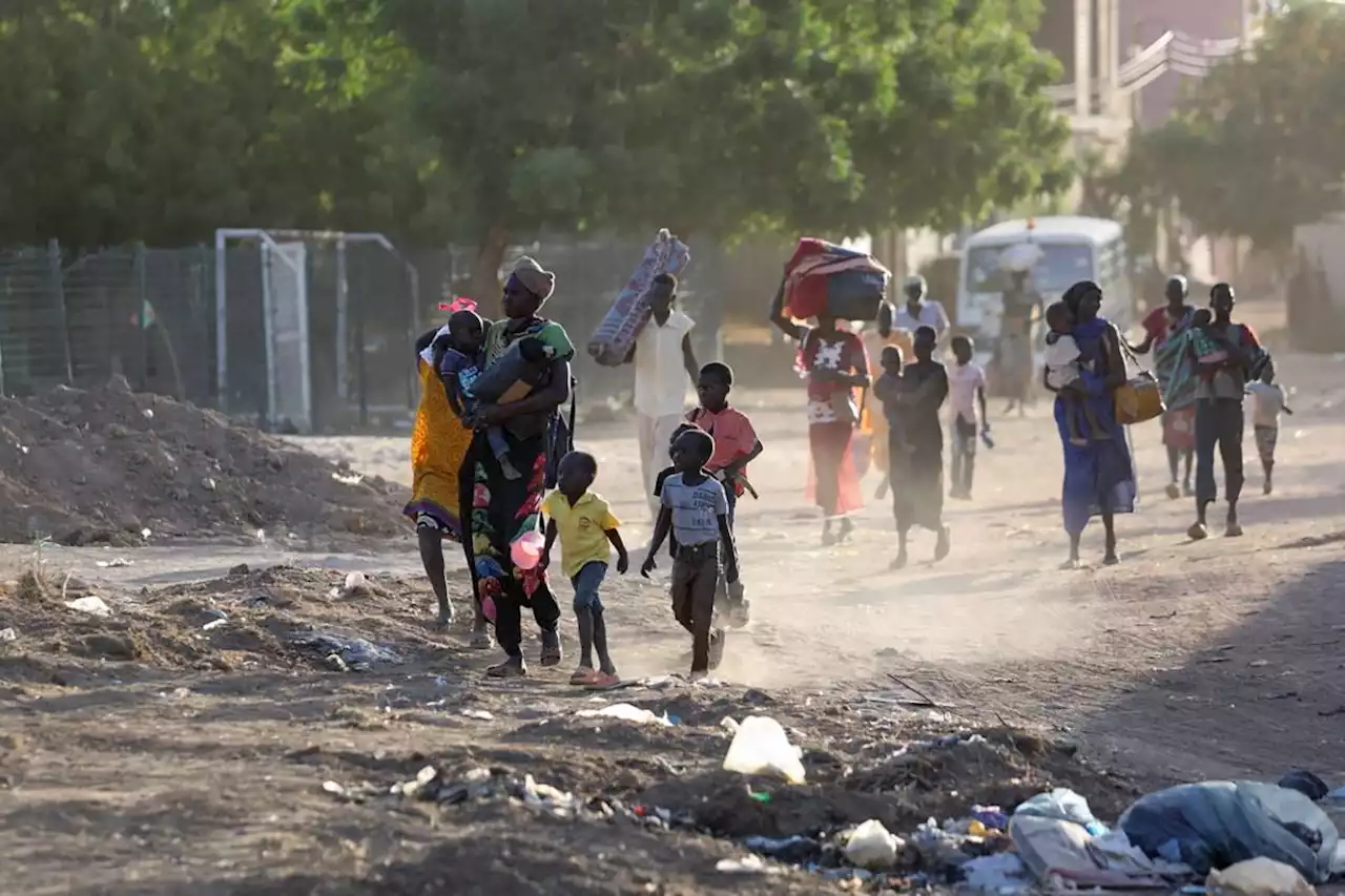 Thousands flee 'bodies on the streets' in battle-scarred Khartoum