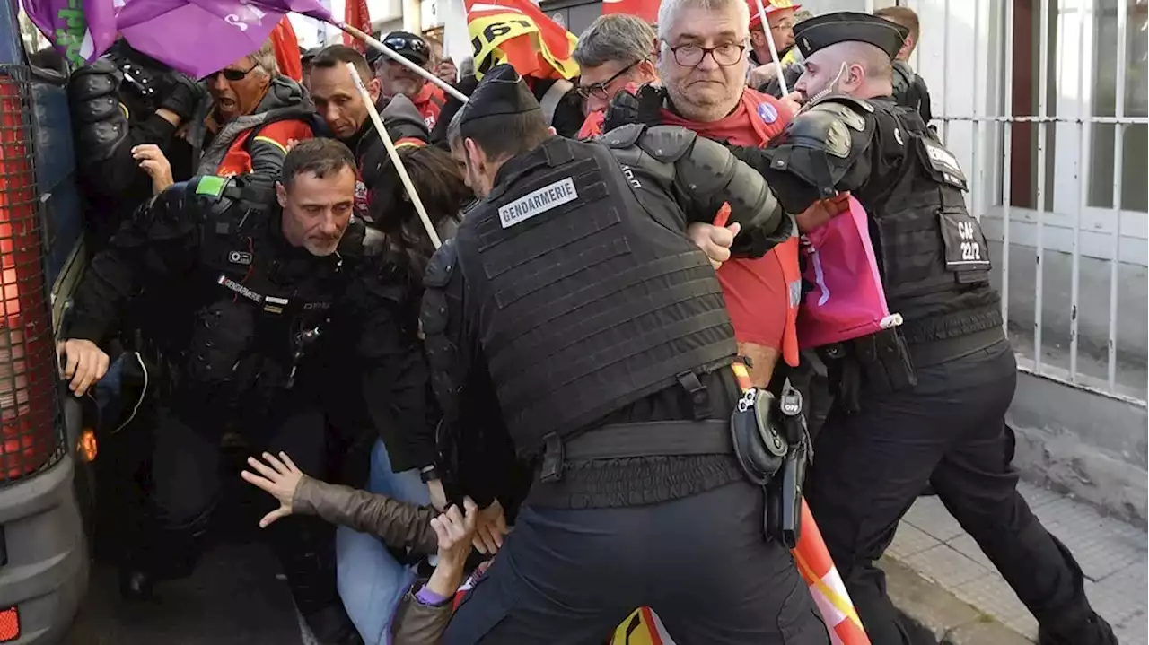 La policía francesa confiscó ollas a los manifestantes para evitar los cacerolazos contra Emmanuel Macron