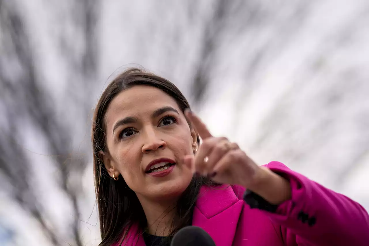 Ocasio-Cortez: NYC’s New Police Contract Makes Cops Rich by Defunding Schools