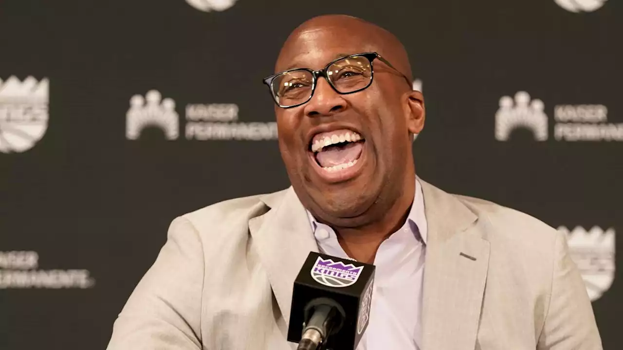 Mike Brown named NBA Coach of the Year after ending Sacramento Kings' 16-year playoff drought