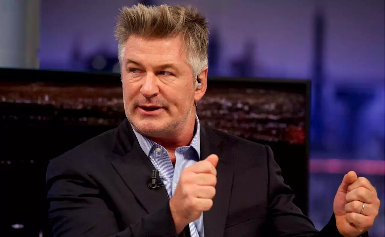 Retirarán cargo a Alec Baldwin por tiroteo en set de película de Netflix