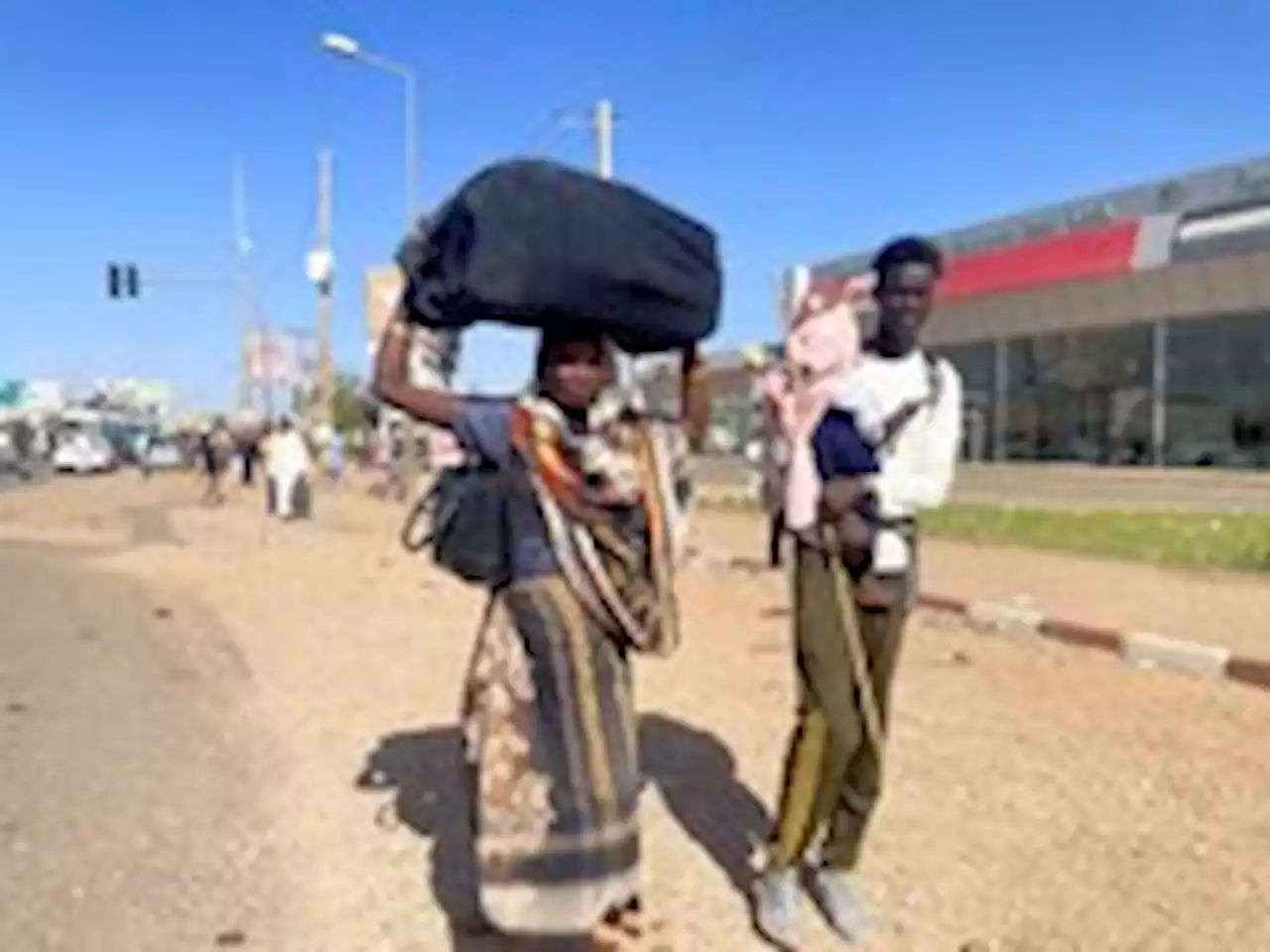 Families stream out of Sudan’s capital amid apocalyptic scenes of fighting