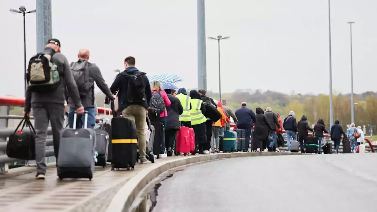 streik am hamburger flughafen: reisende werden nach bremen umgeleitet