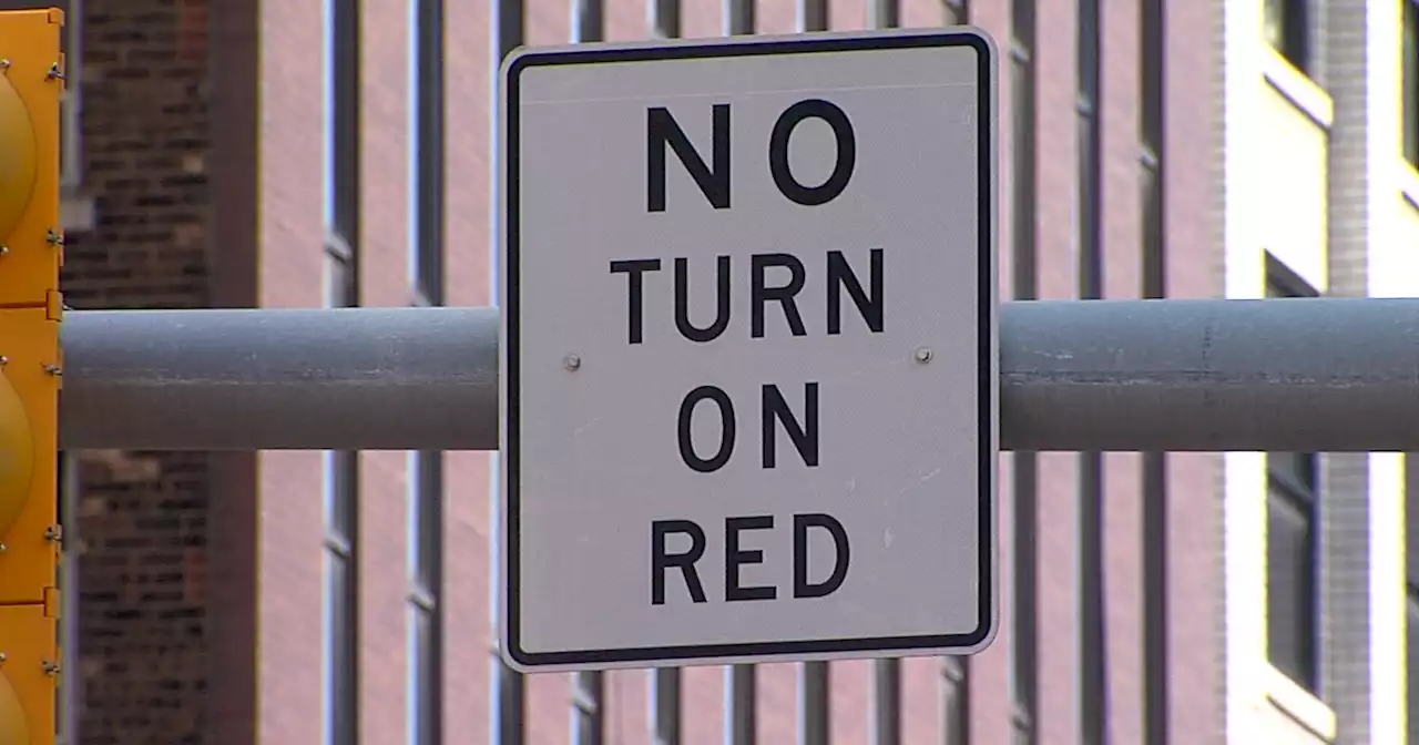 State lawmakers attempt to block Indianapolis from adding 'no turn on red' signs downtown