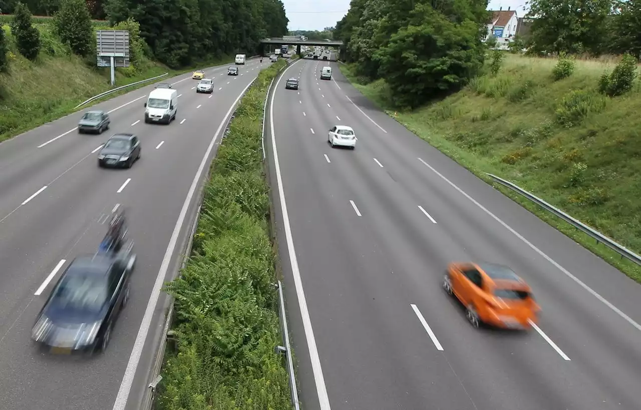 Un conducteur interpellé alors qu’il traînait un chevreuil sur l’autoroute