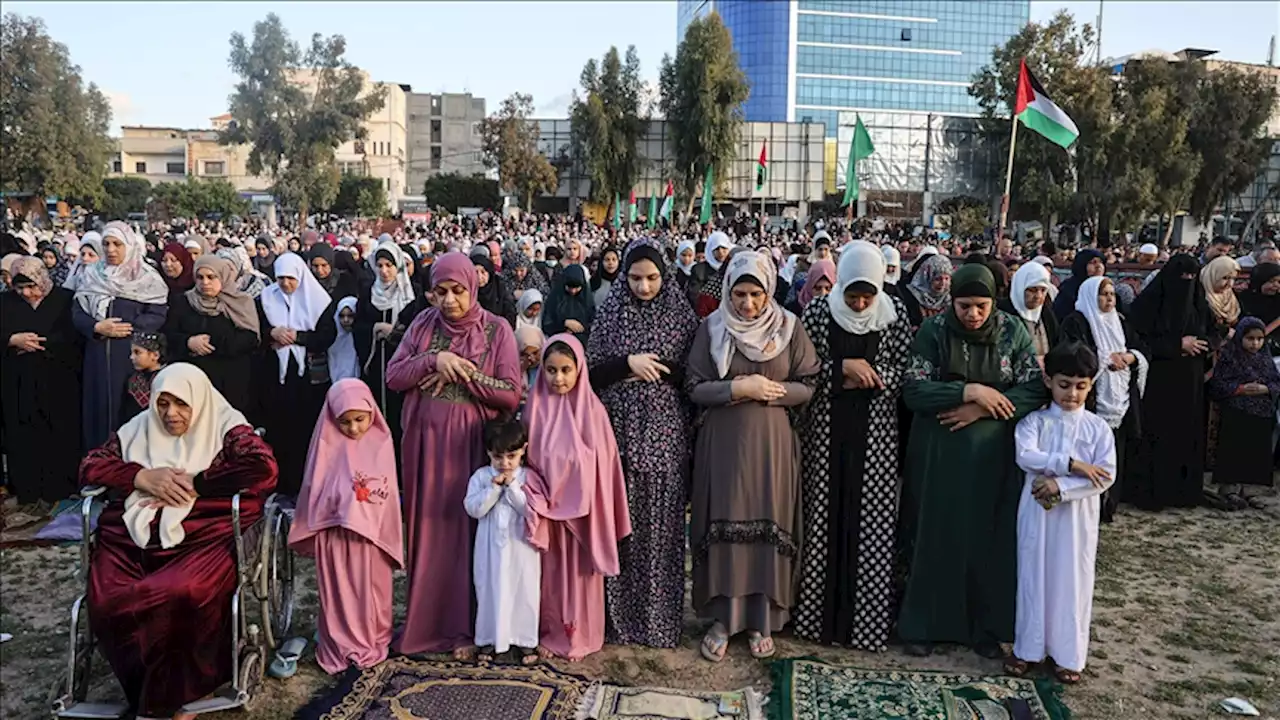 اقامه نماز عید فطر در غزه با حضور هزاران نفر