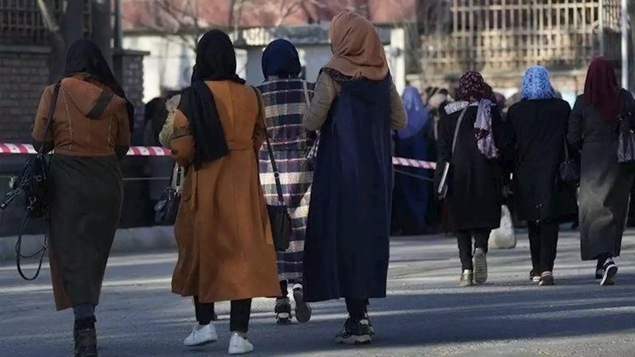 کرزی و عبدالله خواستار بازگشایی مدارس و دانشگاه‌های افغانستان به روی دختران شدند