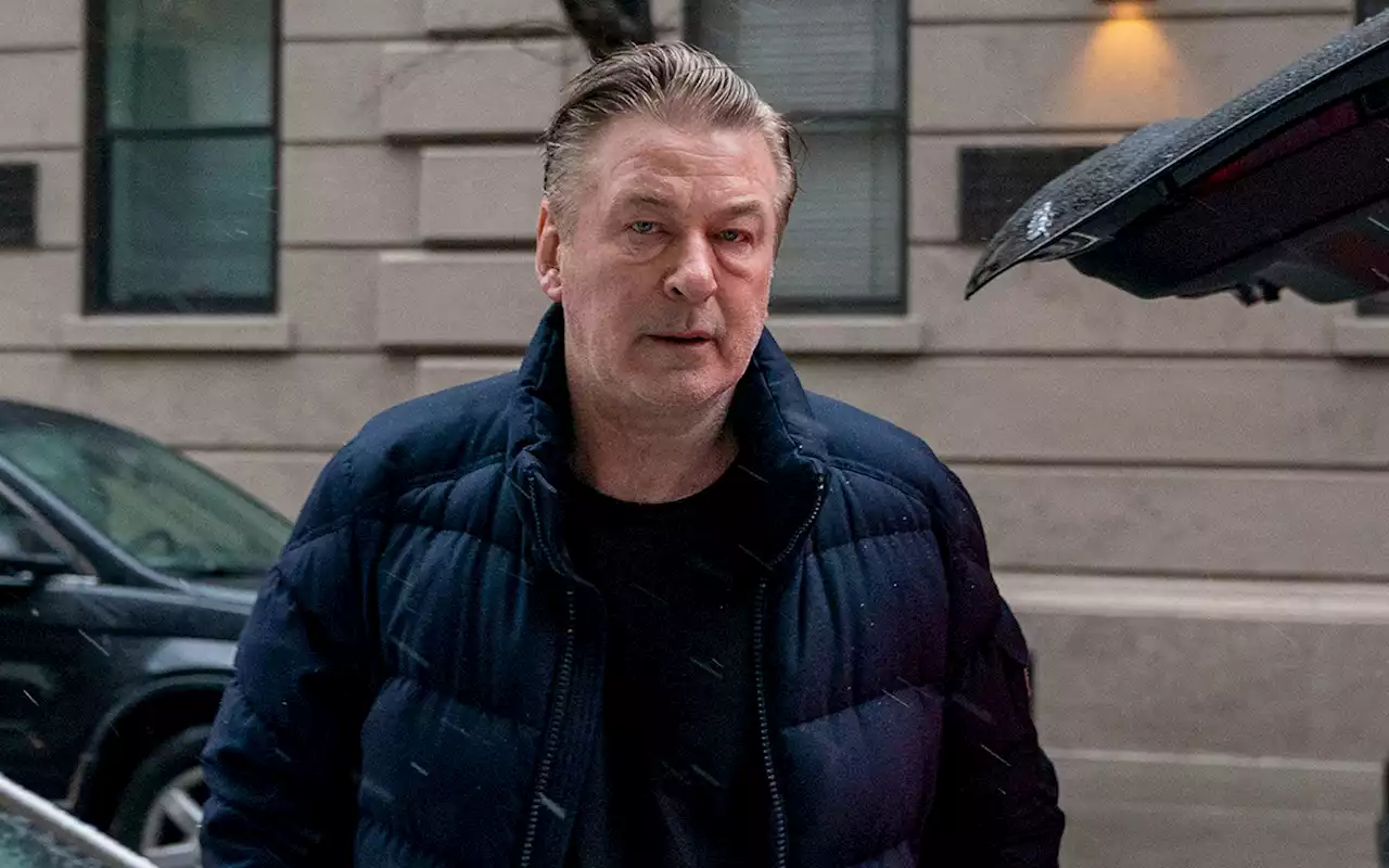 ¿Retiran cargos por homicidio a Alec Baldwin?