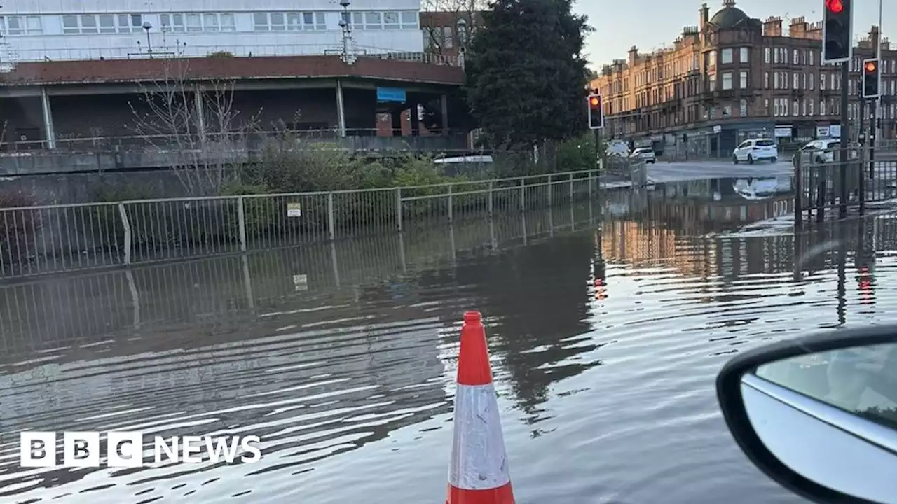 Glasgow homes without water as burst pipe leads to flooding