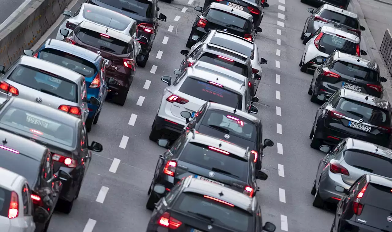 Langer Stau auf A100 nach LKW-Unfall – aber keine Streik-Staus