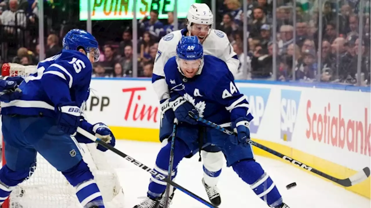 Lightning and Maple Leafs face off with series tied 1-1