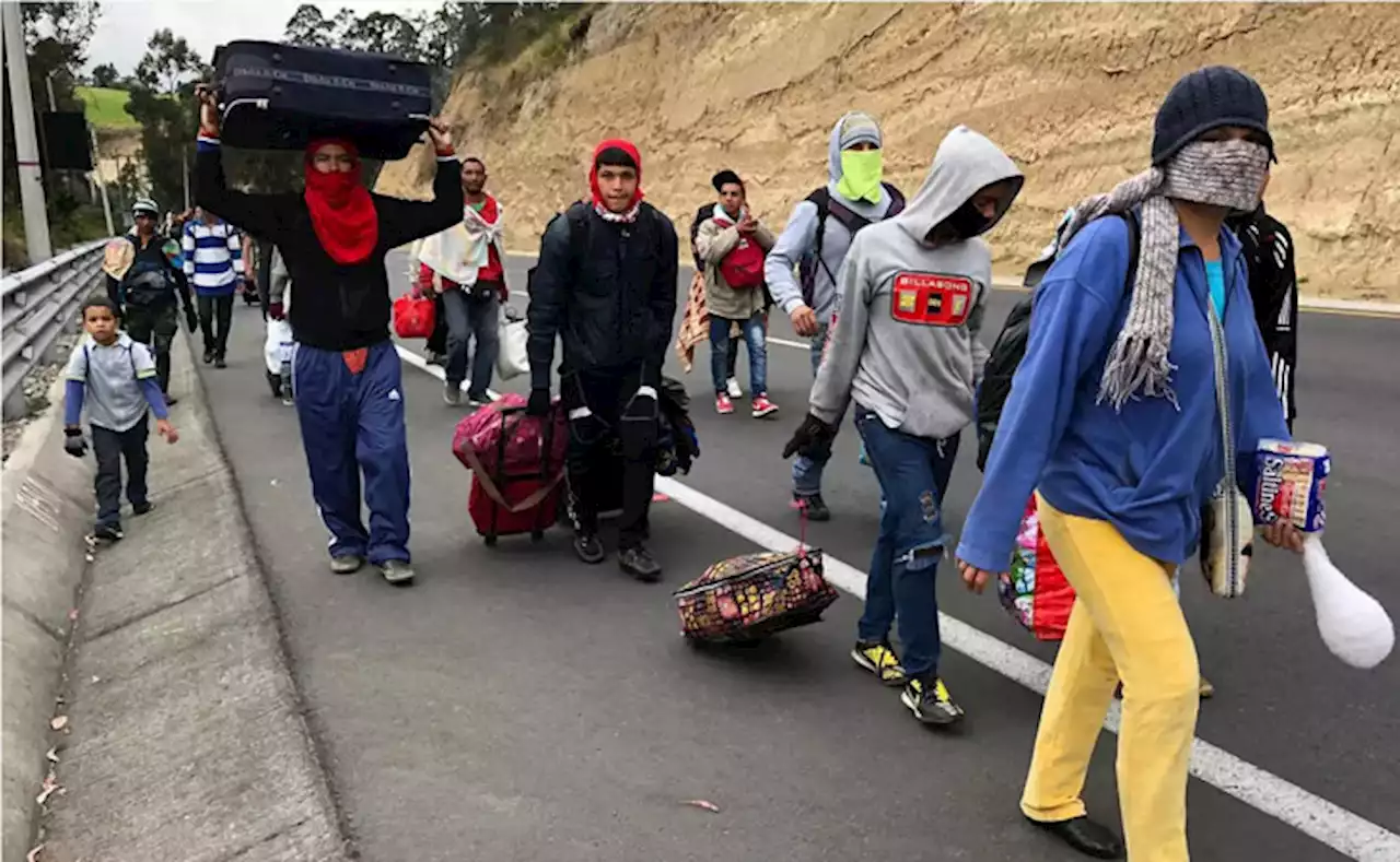 Cientos de varados entre Chile y Perú tras controles migratorios