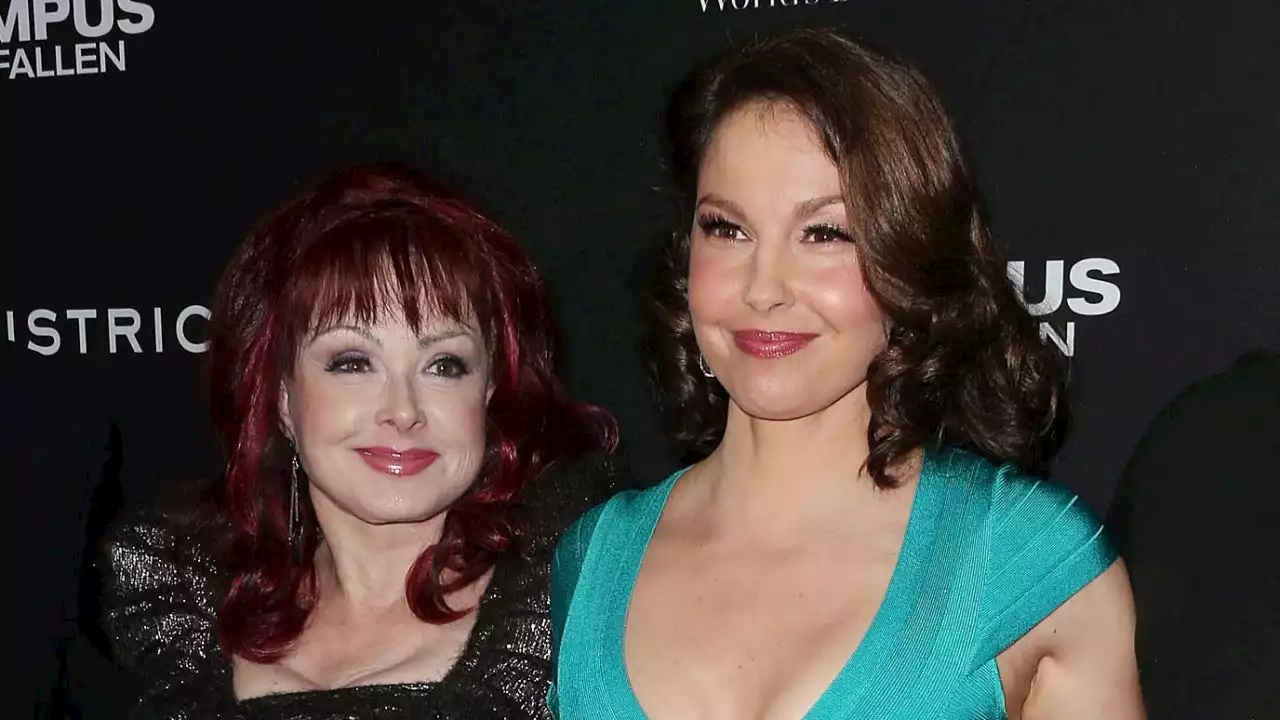 Ashley Judd Remembers Mom Naomi on Her 1st Birthday Without Her