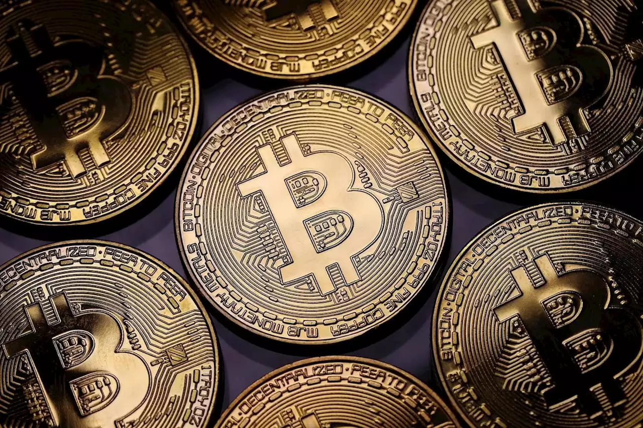 Bitcoin Moves Toward $28,000 As World’s Largest Crypto Extends Losses