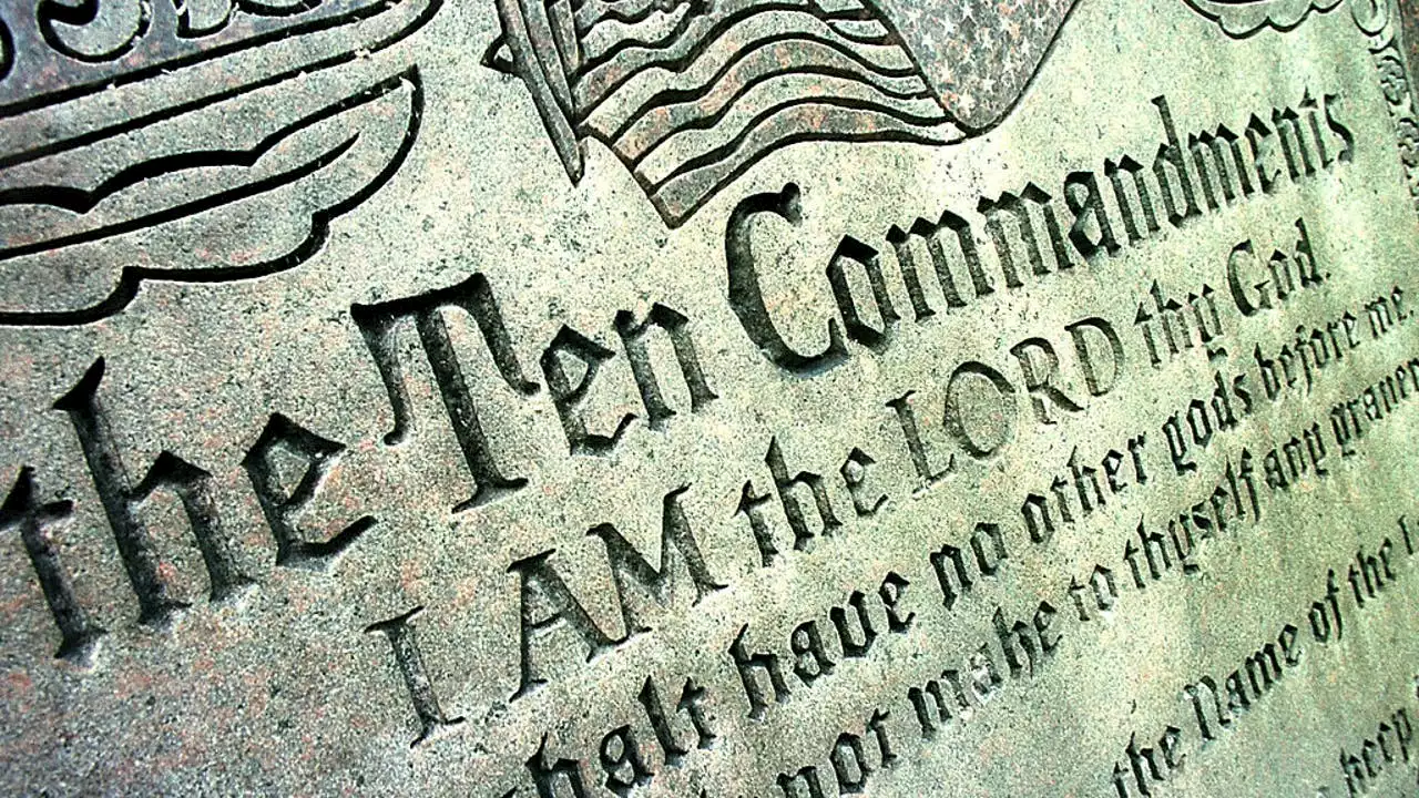 Public schools would have to display Ten Commandments under bill passed by Texas Senate