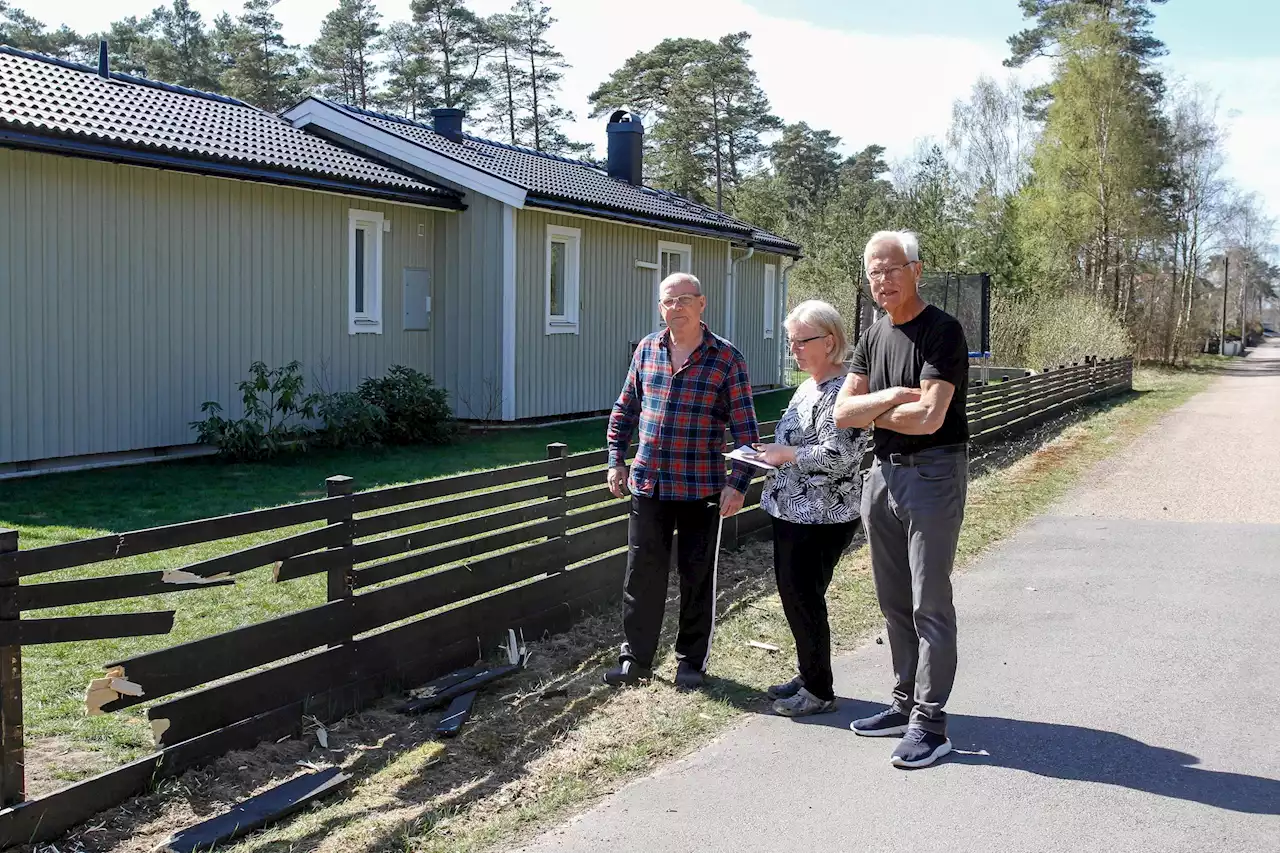 Boendes varningar blev verklighet – buss körde ner staketet