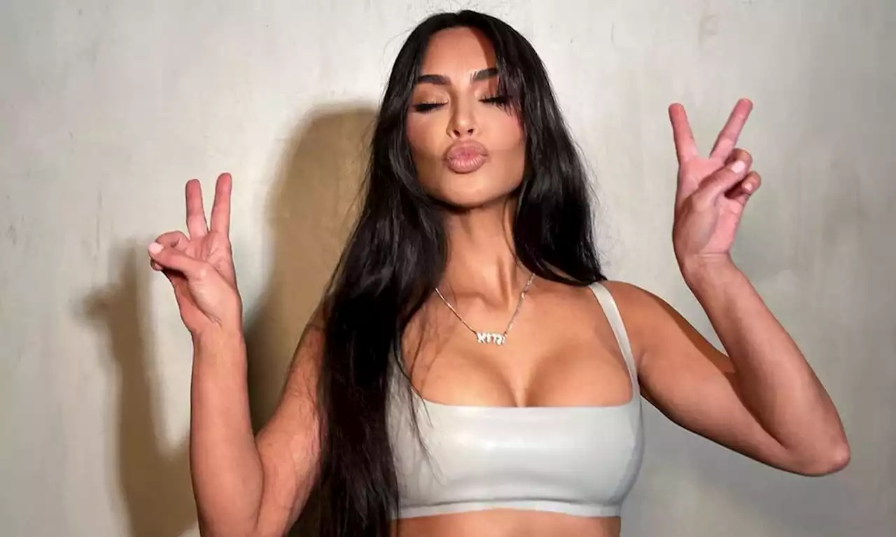 ¿Alguna vez te has preguntado cómo es Kim Kardashian sin maquillaje? Ella misma te lo enseña