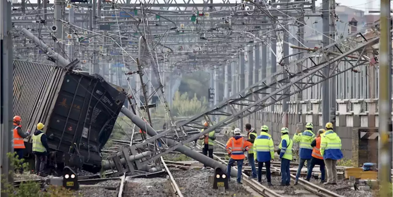 Cosa sappiamo del treno merci deragliato a Firenze - Il Post