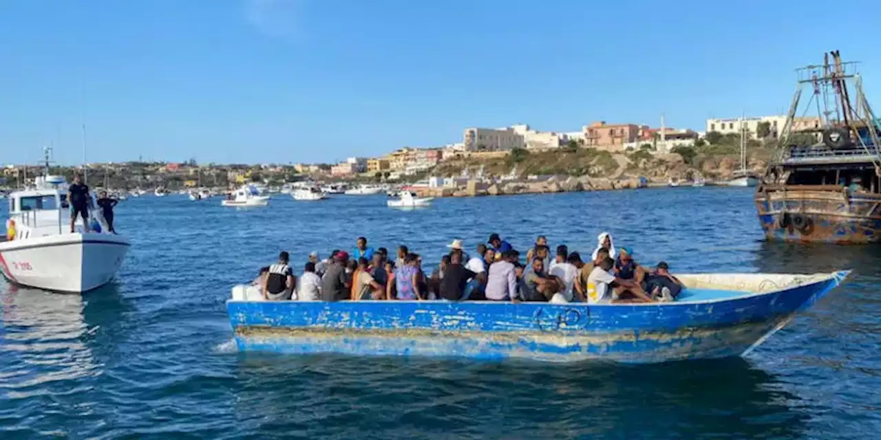 Da anni i governi esagerano le stime sugli arrivi dei migranti - Il Post