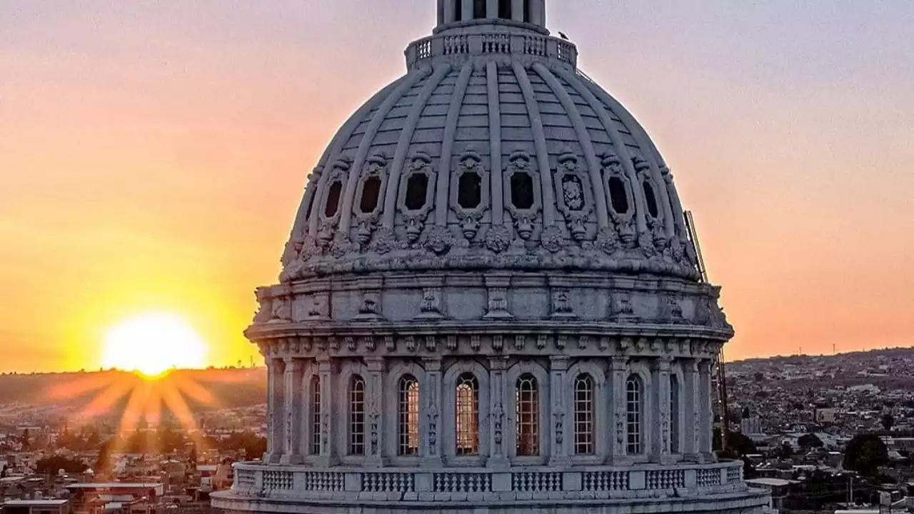 No es el capitolio de Washington, es un pequeño templo en León