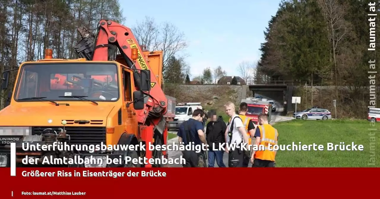 Unterführungsbauwerk beschädigt: LKW-Kran touchierte Brücke der Almtalbahn bei Pettenbach | laumat|at