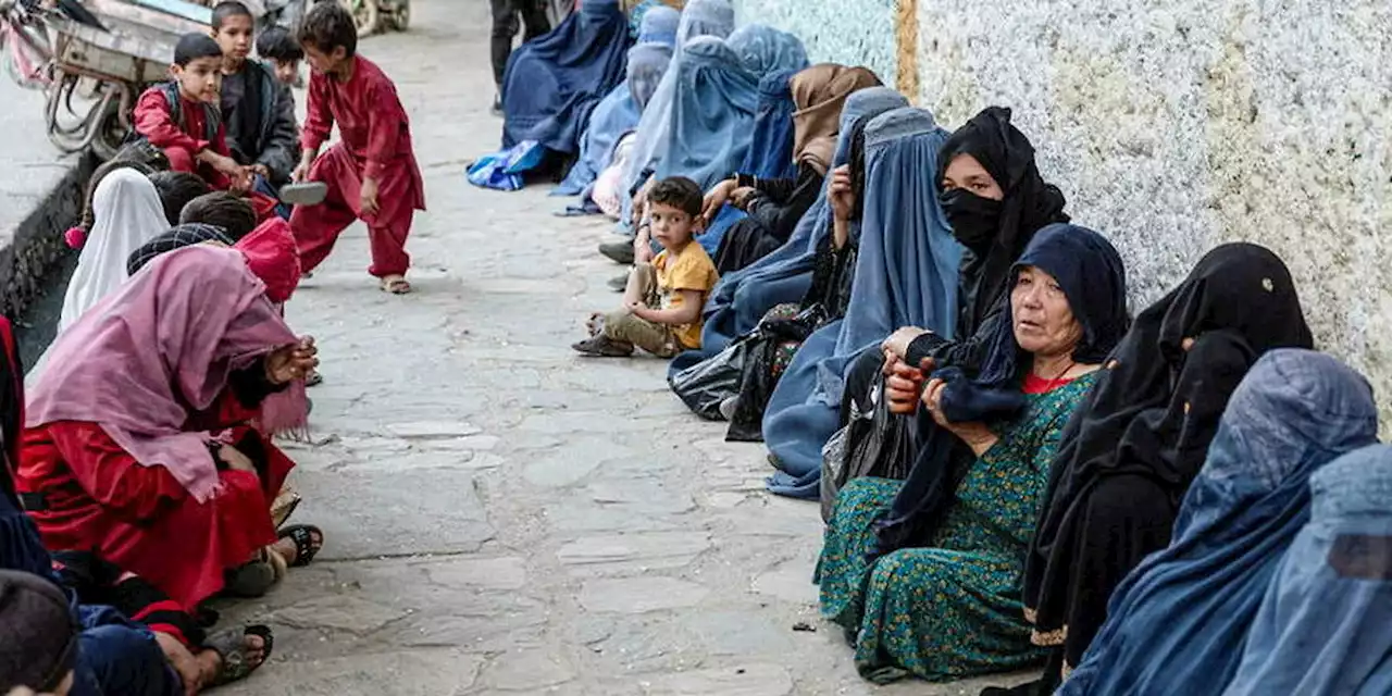 Femmes afghanes : 300 personnalités demandent un « programme humanitaire »