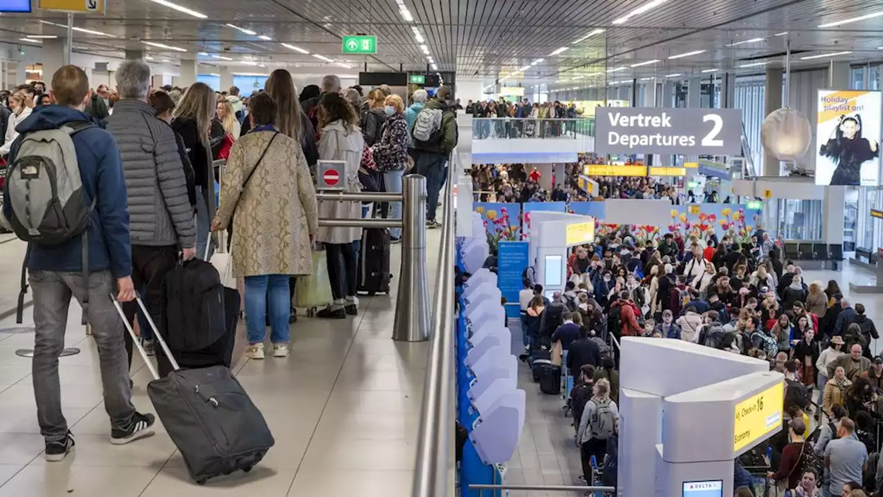 Meivakantie van start, Schiphol zet zich schrap voor drukte