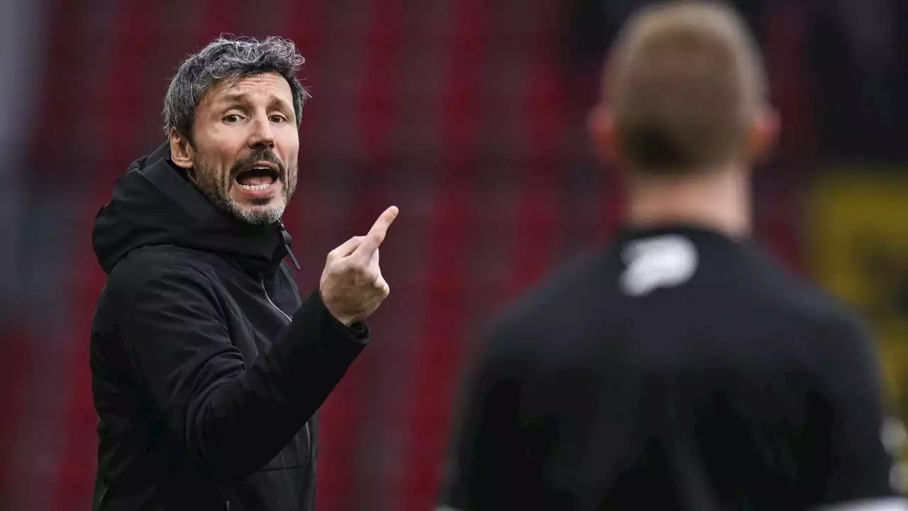 Van Bommel baalt van veranderd speelschema: 'Een soort competitievervalsing'