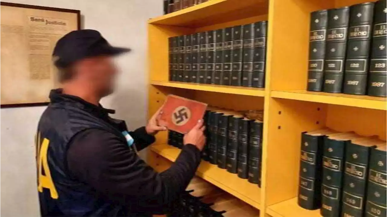 Descubrieron un 'museo nazi' en un estudio jurídico allanado por explotación sexual