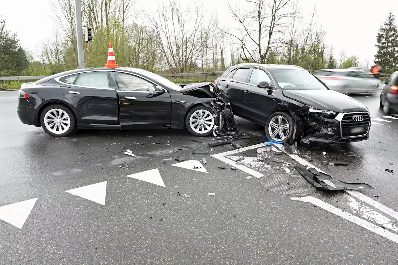 Buchrain LU: Kollision zwischen zwei Autos – eine Person verletzt