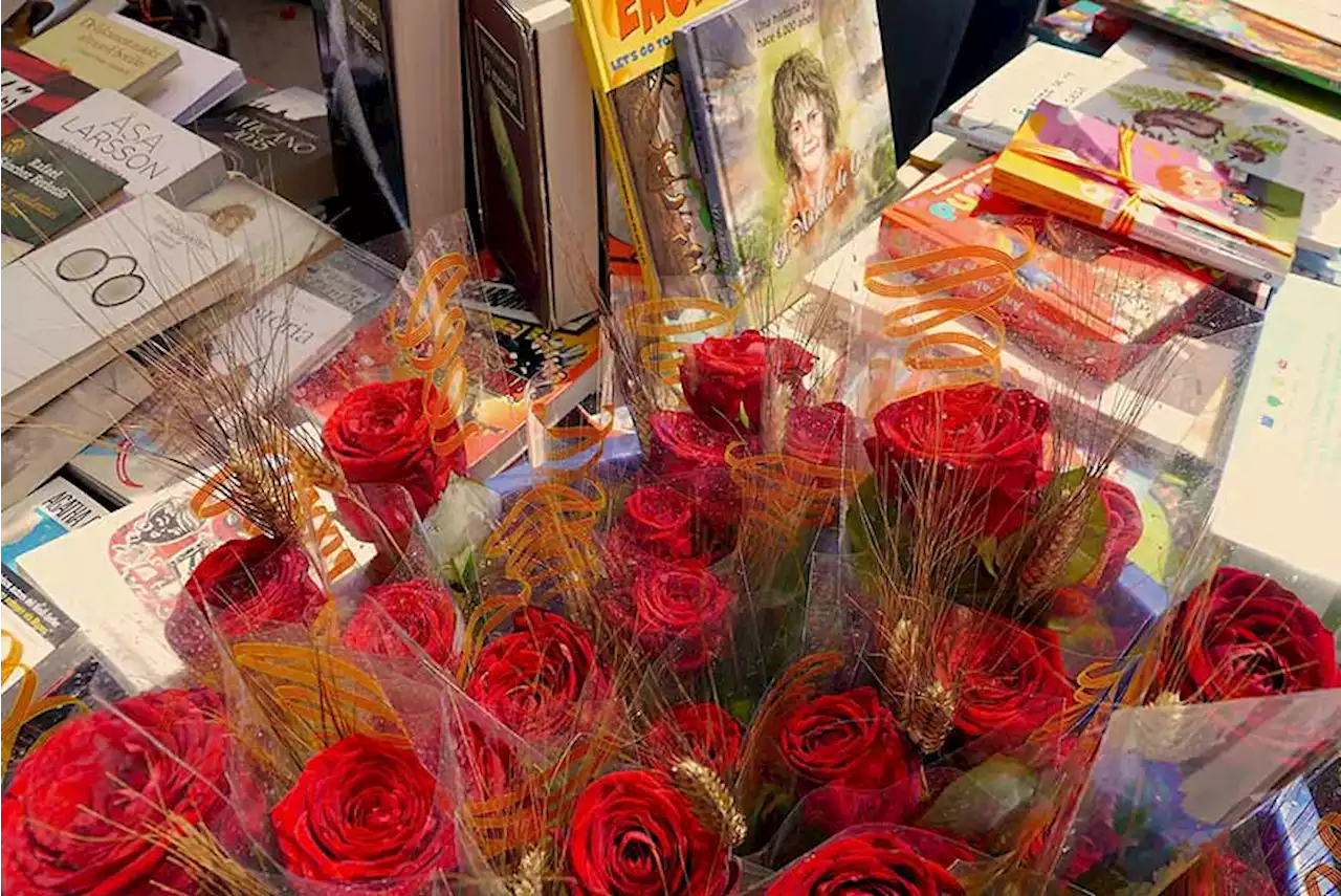 ¡Dígaselo con libros! Una docena de propuestas de todos los colores para el Día del Libro y Sant Jordi - Librujula