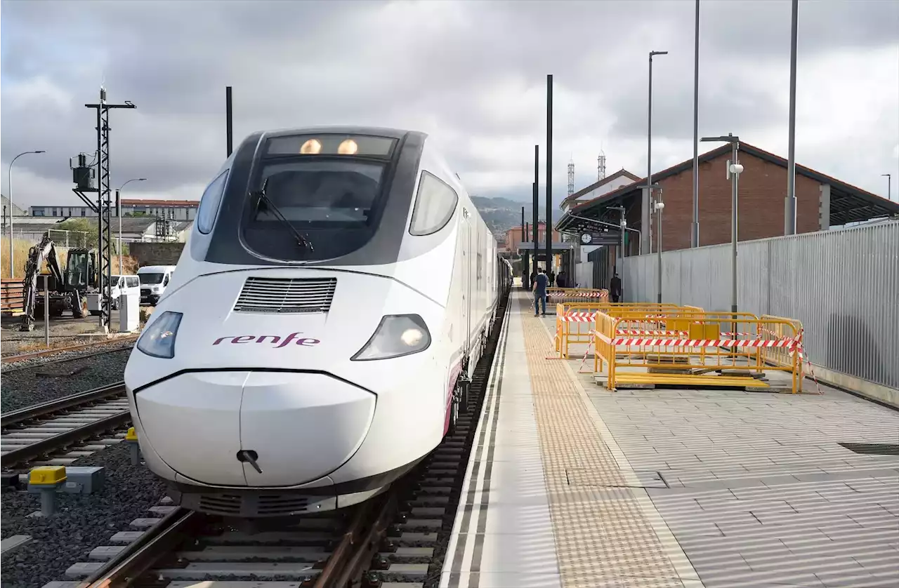 Desalojan a los viajeros de un tren Madrid-Cáceres por el incendio en un motor