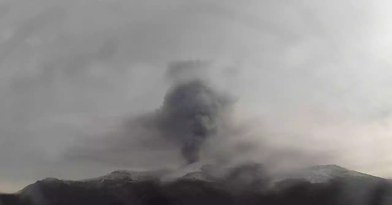 Impresionantes fotos aéreas del volcán Nevado del Ruiz dejan ver el estado del cráter