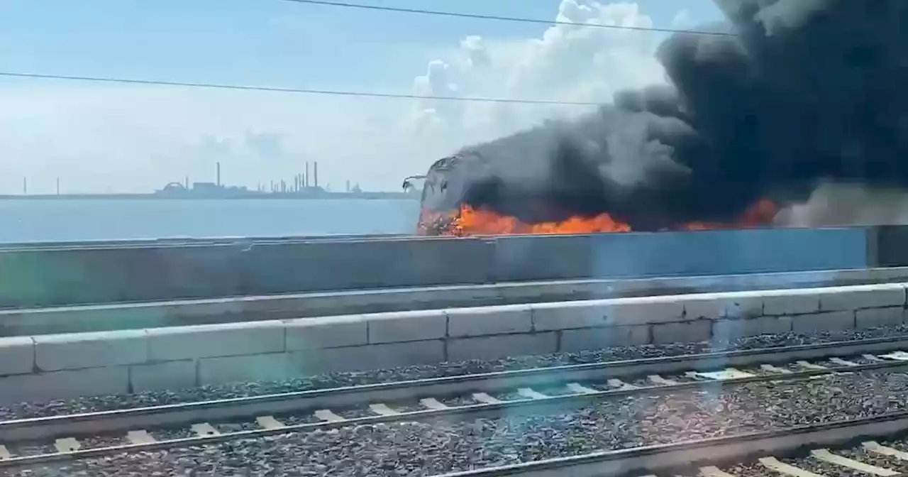 Venezia, autobus in fiamme sul Ponte della Libertà: nessun ferito