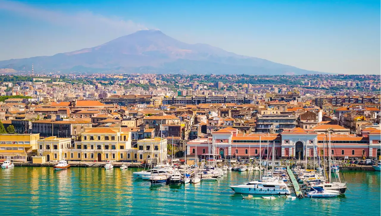 Forte scossa di terremoto a Catania, centri commerciali evacuati