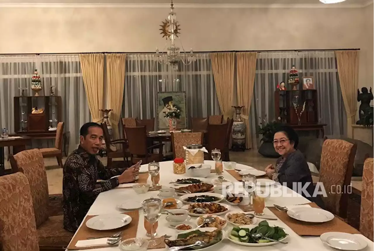 Warga Berdatangan ke Istana Batu Tulis Ingin Dapat THR dari Jokowi |Republika Online