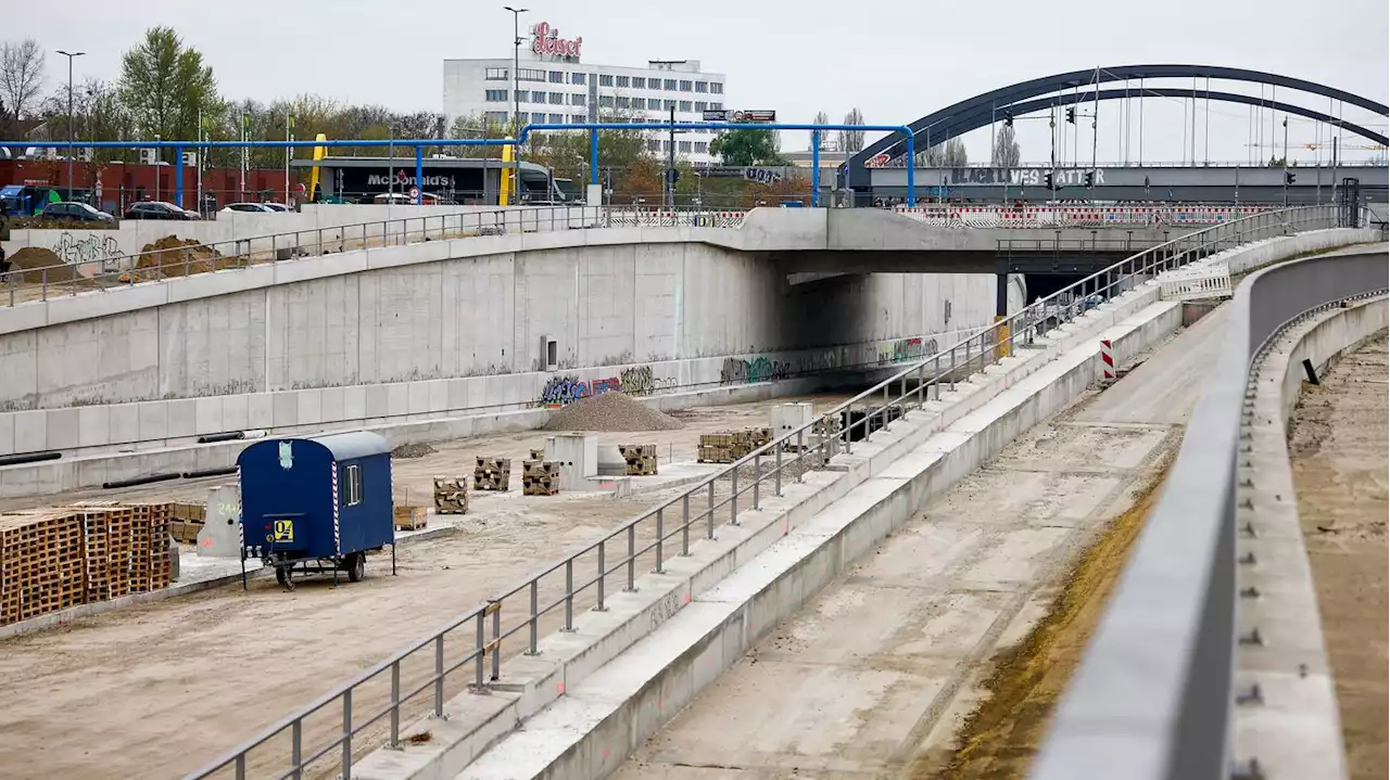 Gericht kippt Demoverbot: Berliner Stadtautobahn am Sonntagvormittag fast zwei Stunden gesperrt